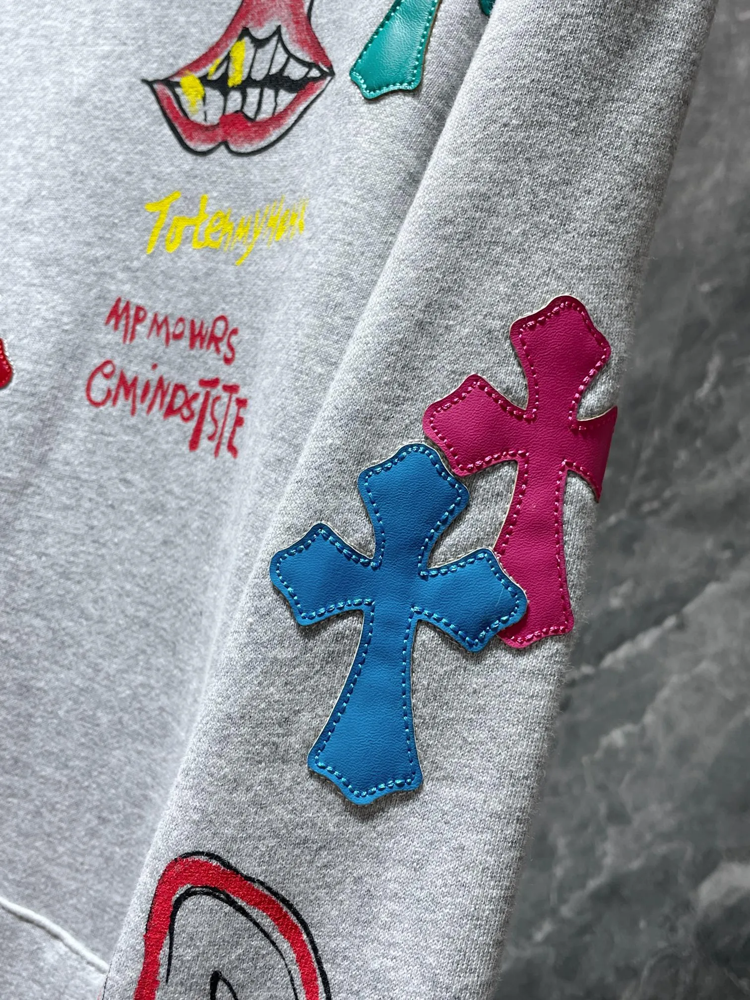 P276 Chrome Hearts Autumn and Winter 2025 Counter Synchronization Colorful cross leather Sanskrit hand-painted graffiti hooded sweatshirt Ins celebrity couple must-have, same style for men and women! The highest version! ! Imported leather! ! A must-have for internet celebrities! Recommended colors: white, black, gray Code numbers: S, M, L, XL